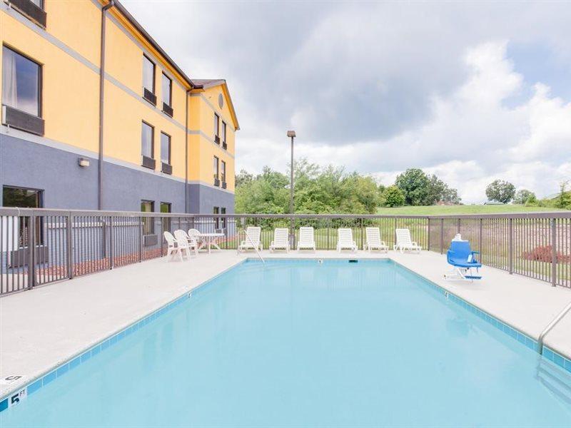 Super 8 By Wyndham Crossville Tn Bagian luar foto