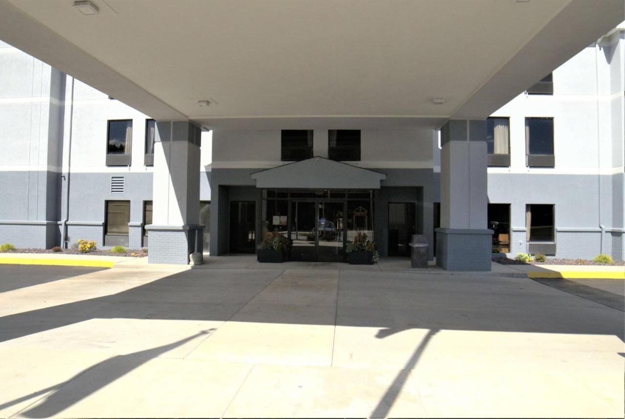 Super 8 By Wyndham Crossville Tn Bagian luar foto