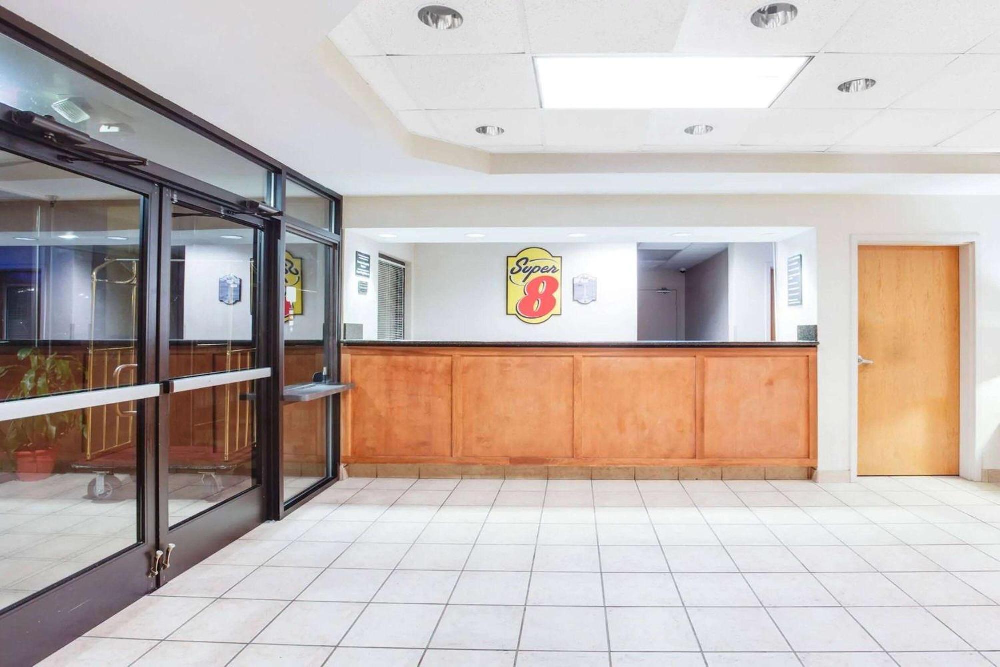 Super 8 By Wyndham Crossville Tn Bagian luar foto